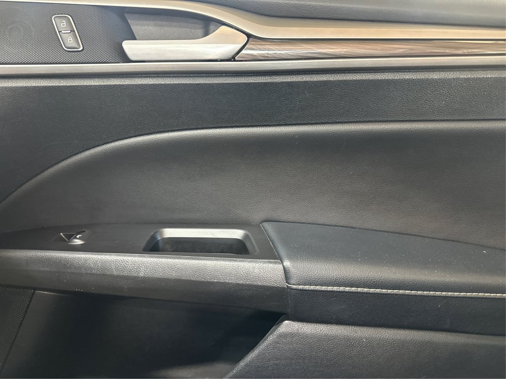 Used 2017 Ford Fusion SE AWD/4WD image 30