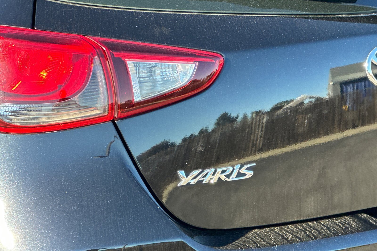 Used 2020 Toyota Yaris LE image 29