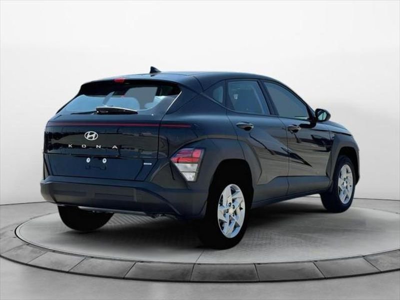 New 2026 Hyundai Kona SE image 7