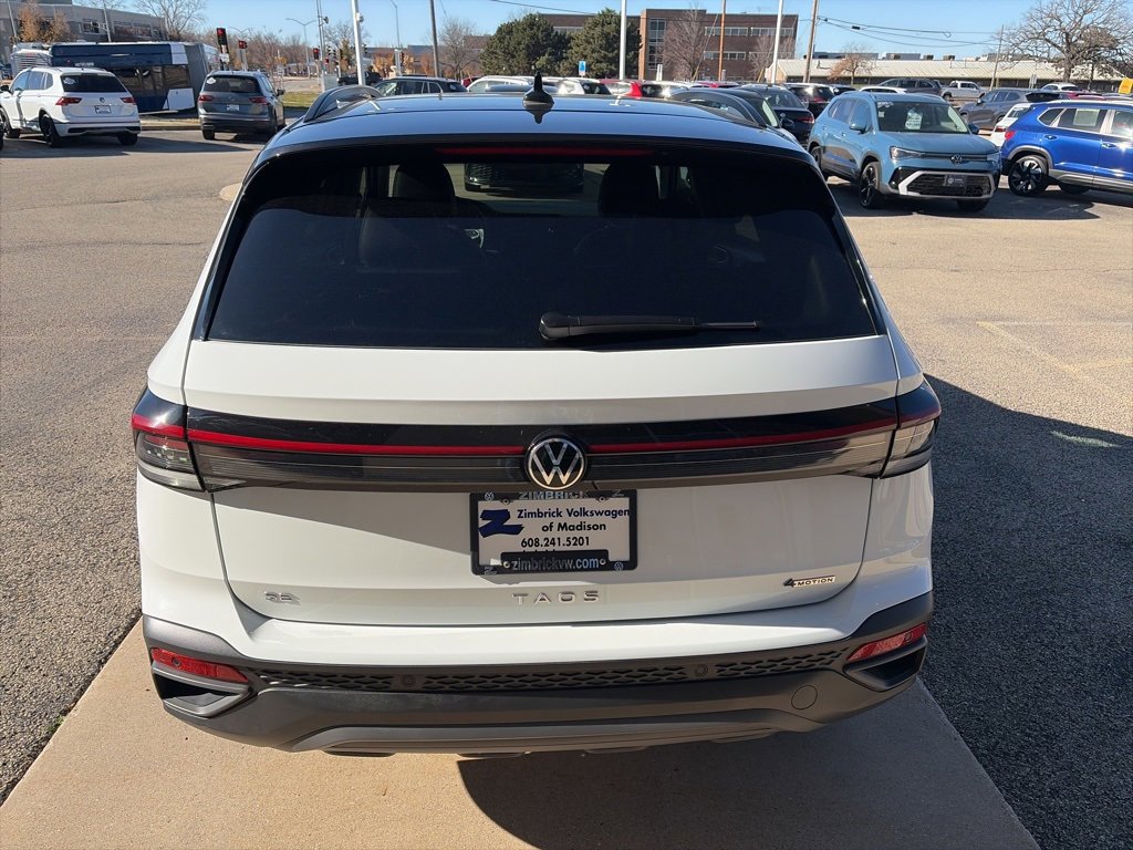 Certified 2025 Volkswagen Taos SE image 8