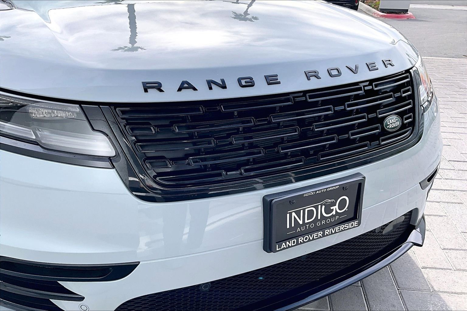 Certified 2025 Land Rover Range Rover Velar Dynamic SE image 30