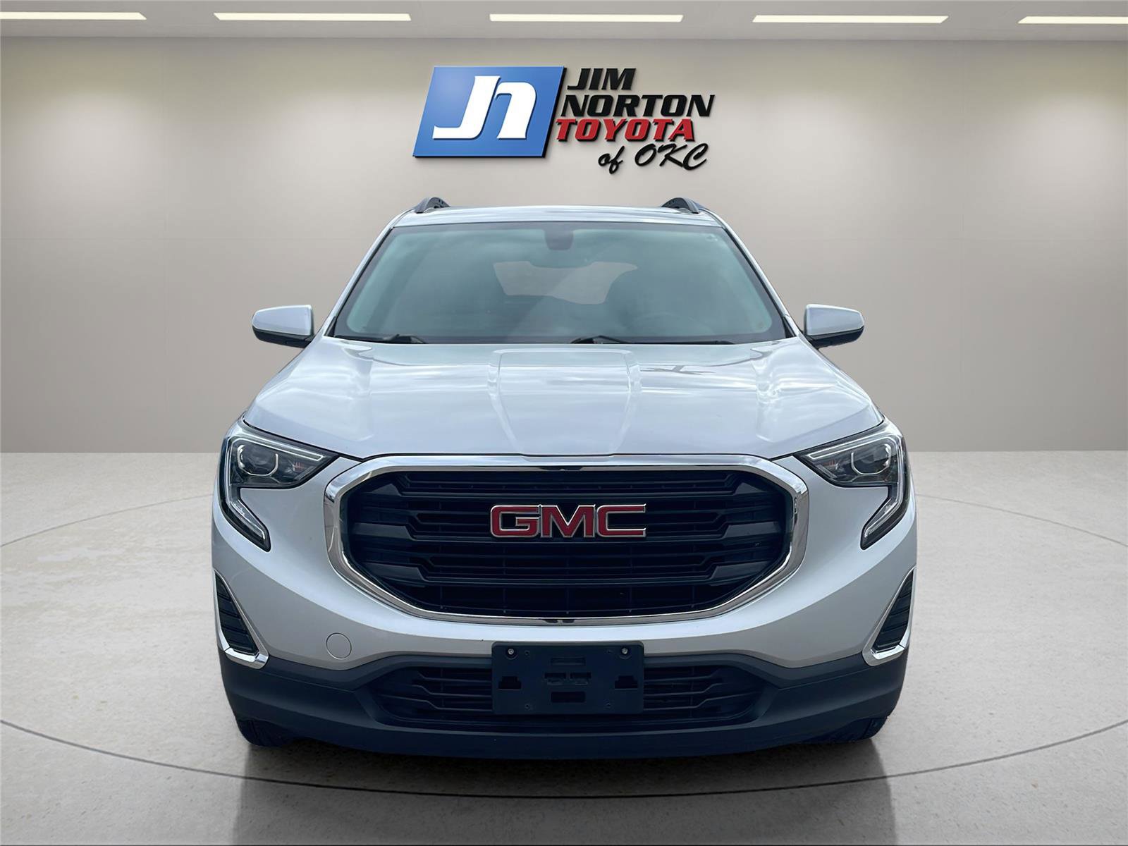 Used 2019 GMC Terrain SLE w/ Driver Convenience Package image 2