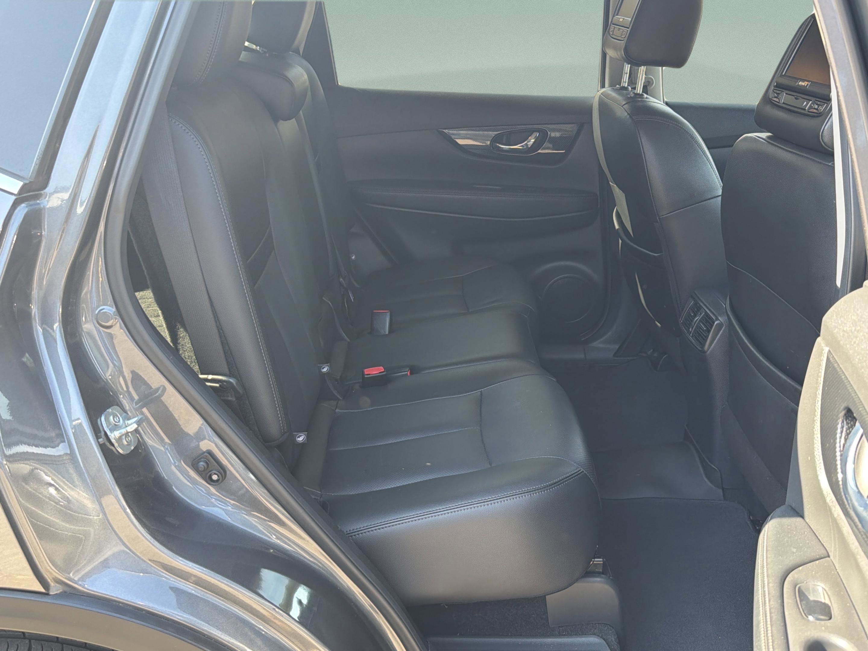 Used 2018 Nissan Rogue SL w/ Premium Package image 24