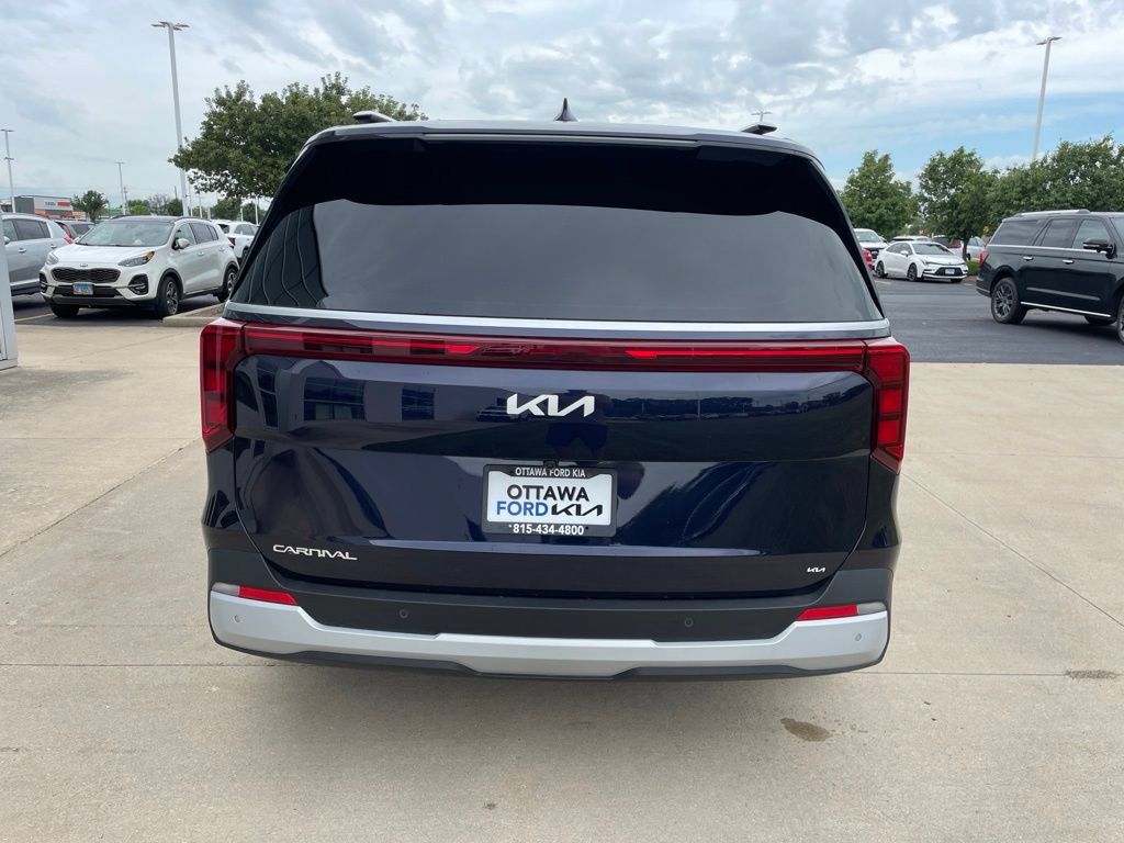 Used 2026 Kia Carnival EX FWD image 6