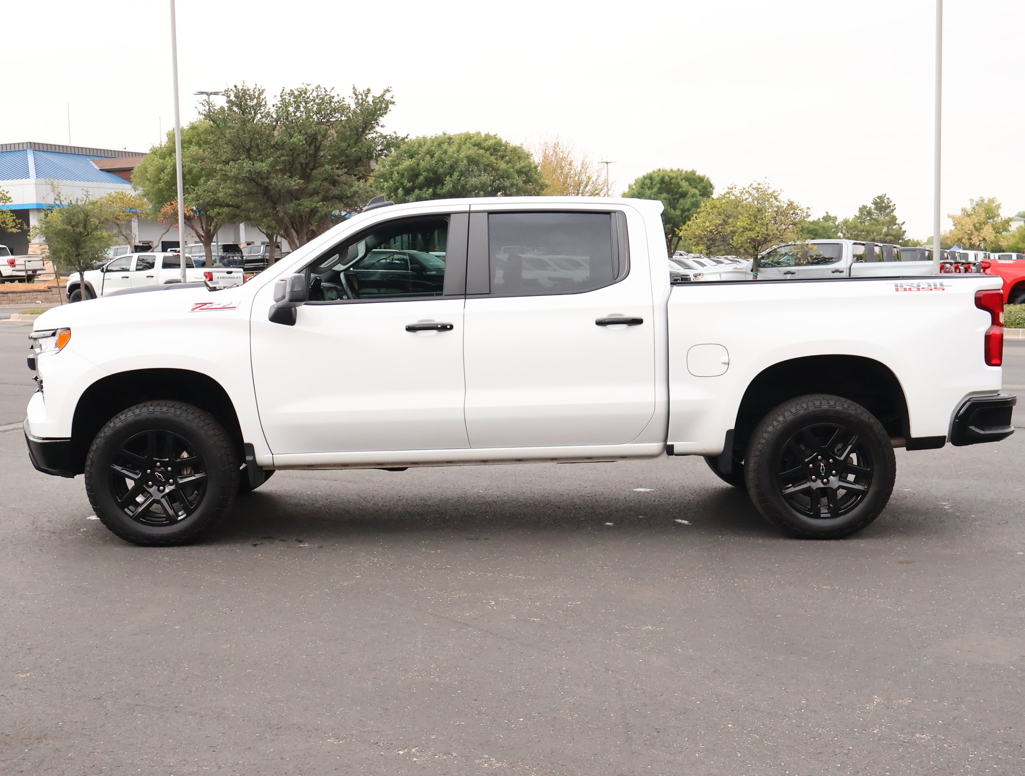 Used 2025 Chevrolet Silverado 1500 LT Trail Boss w/ Convenience Package II AWD/4WD image 32