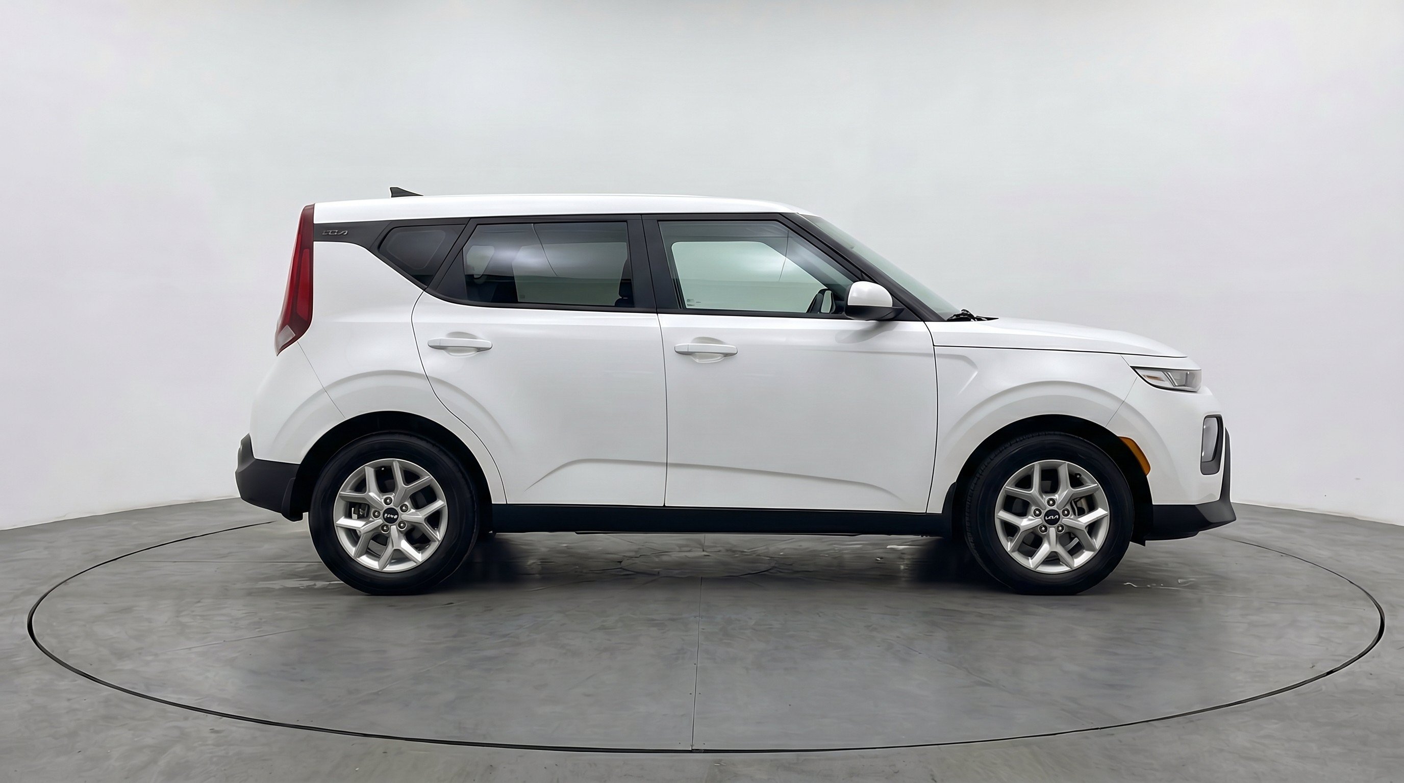 Used 2025 Kia Soul LX w/ LX Technology Package FWD image 11