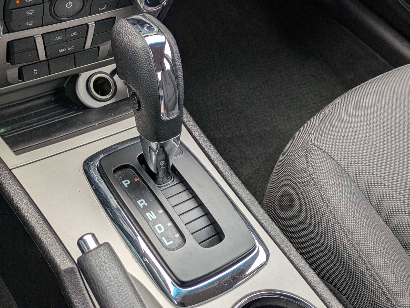 Used 2010 Ford Fusion SE image 24