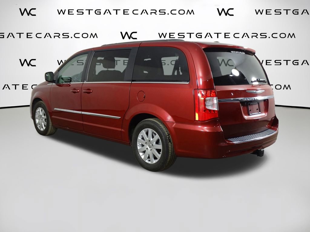Used 2014 Chrysler Town & Country Touring image 5