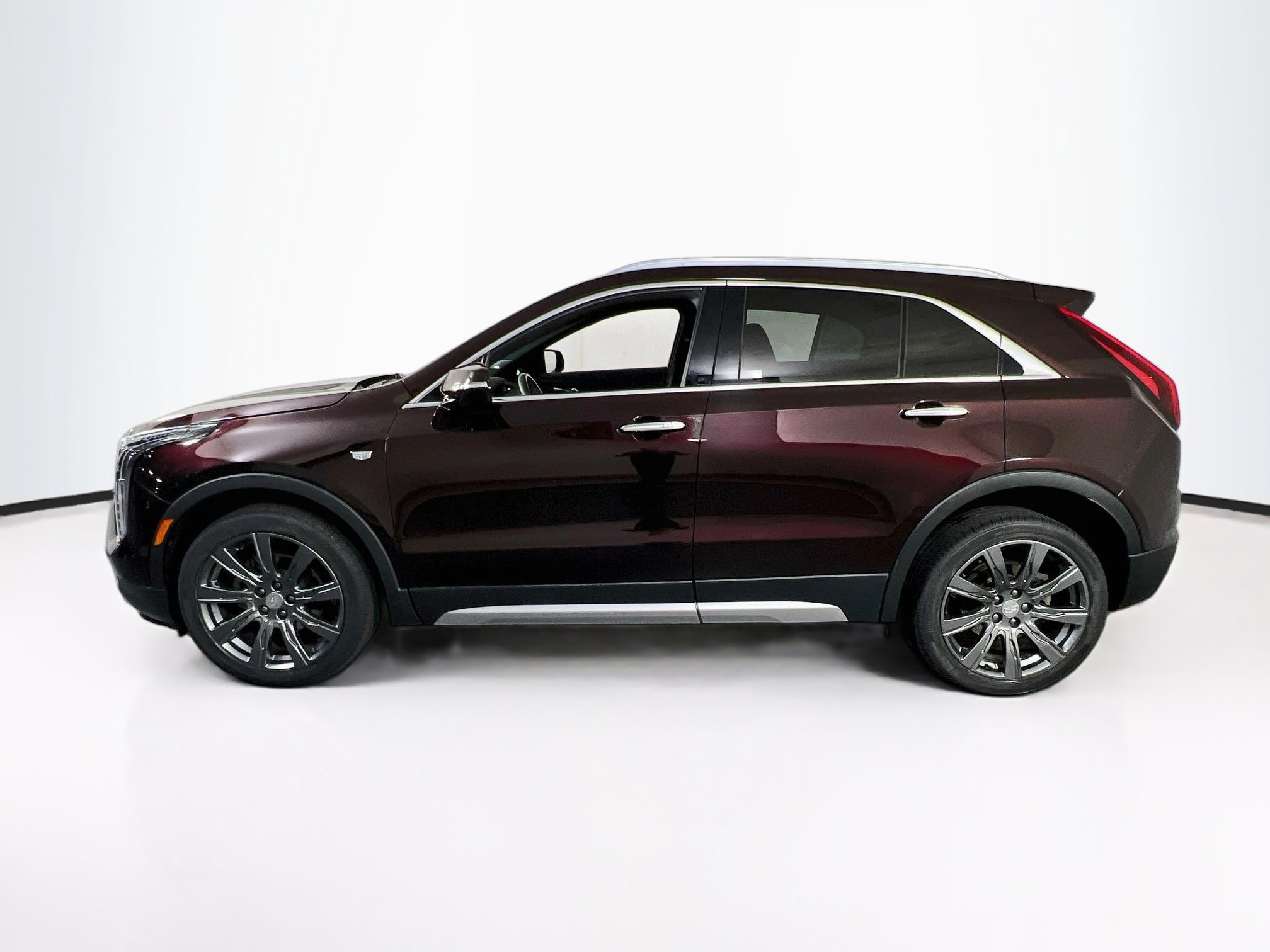 Used 2021 Cadillac XT4 Premium Luxury w/ Cold Weather Package AWD/4WD image 8
