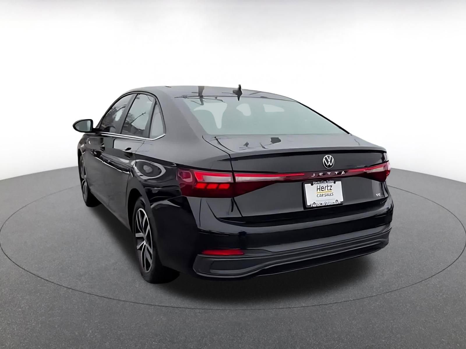 Used 2025 Volkswagen Jetta SE image 11