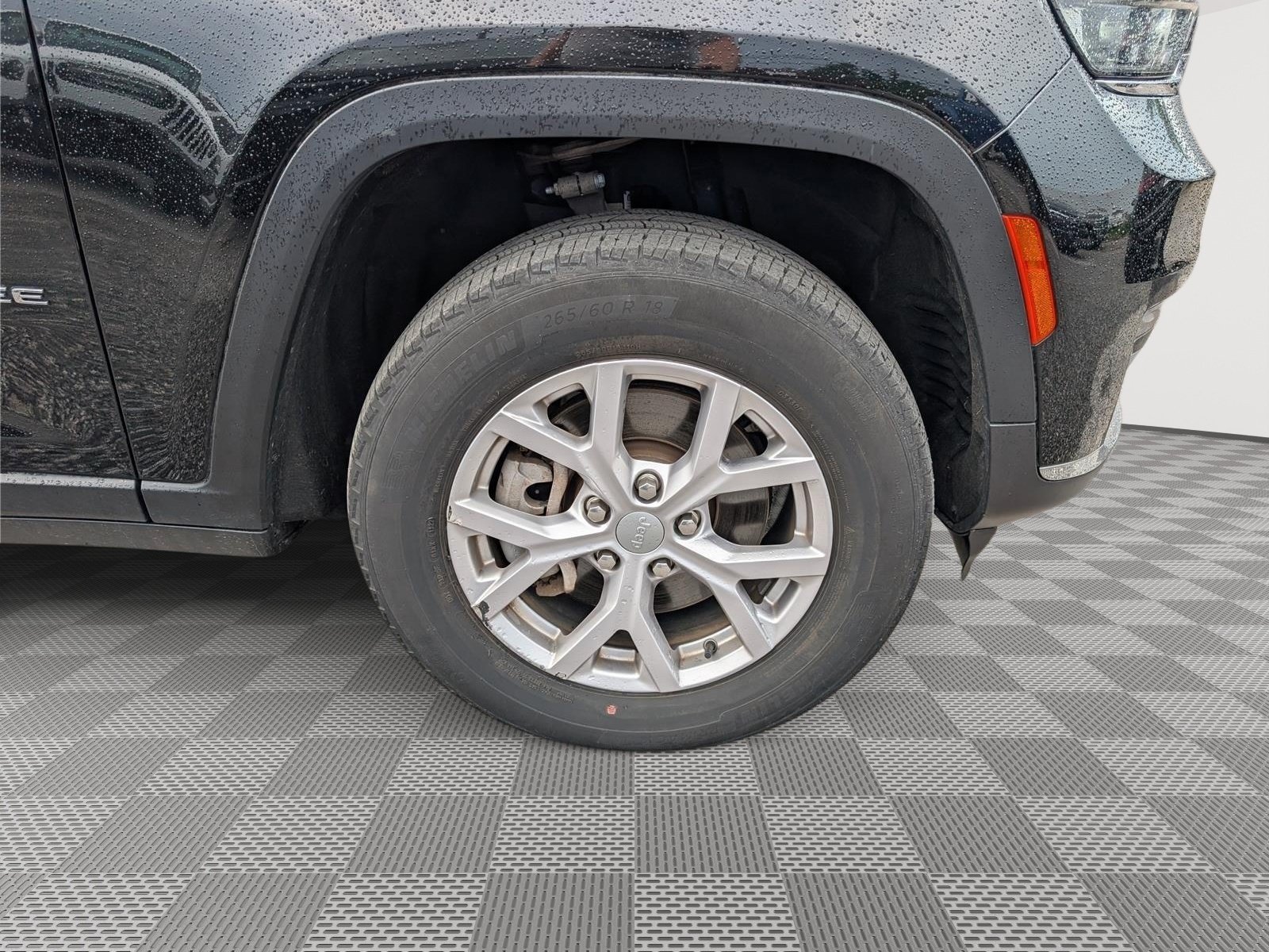 Used 2022 Jeep Grand Cherokee L Limited AWD/4WD image 9