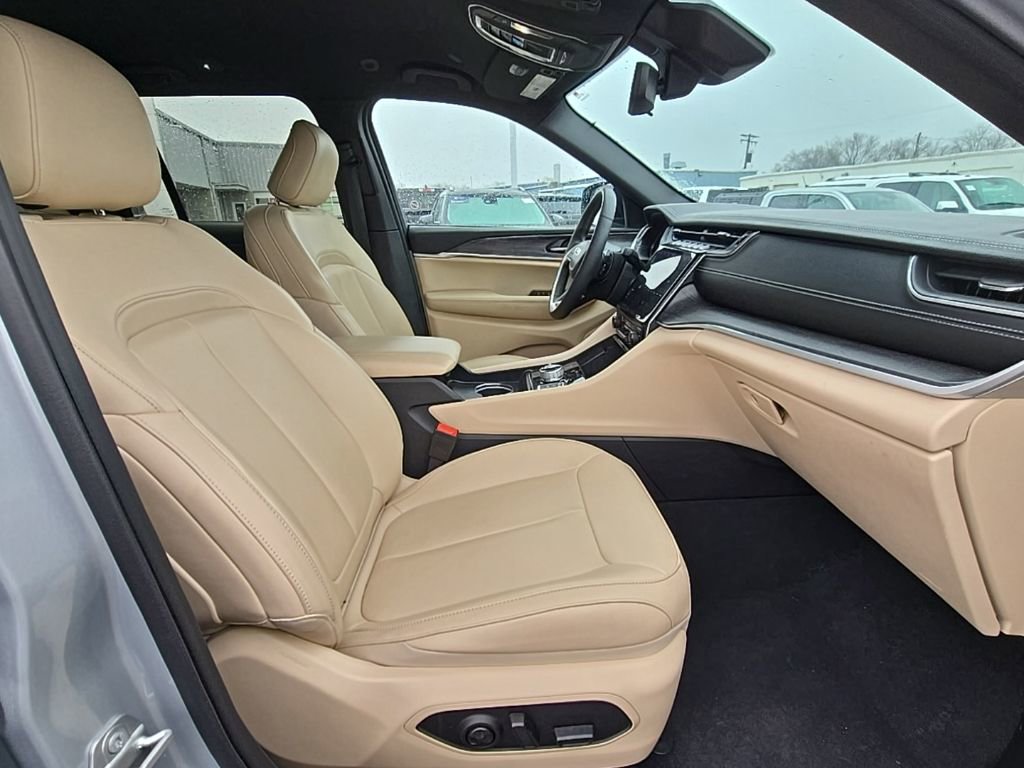 Used 2024 Jeep Grand Cherokee Limited AWD/4WD image 55