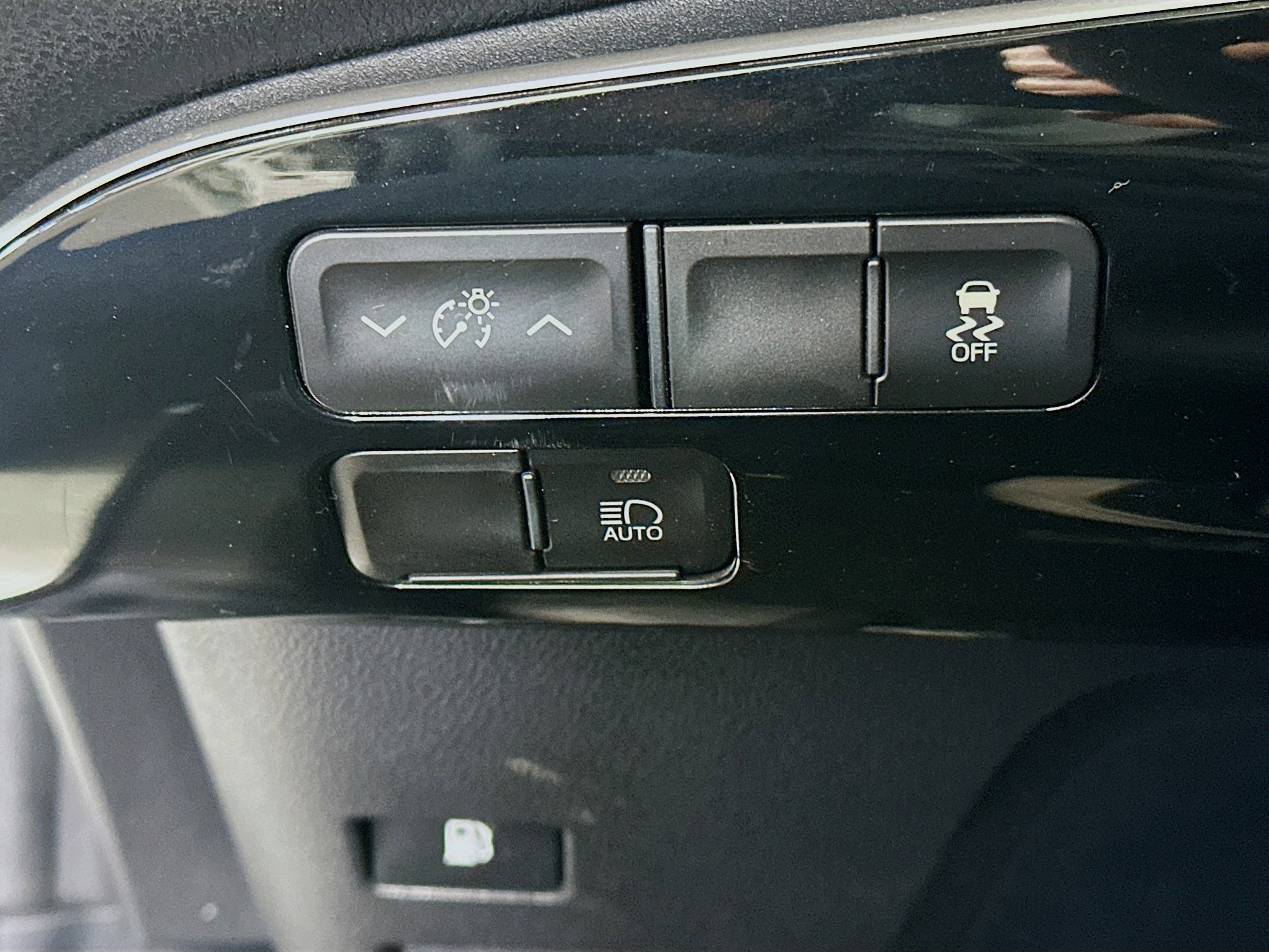 Used 2019 Toyota Prius L Eco w/ Carpet Mat Package FWD image 16