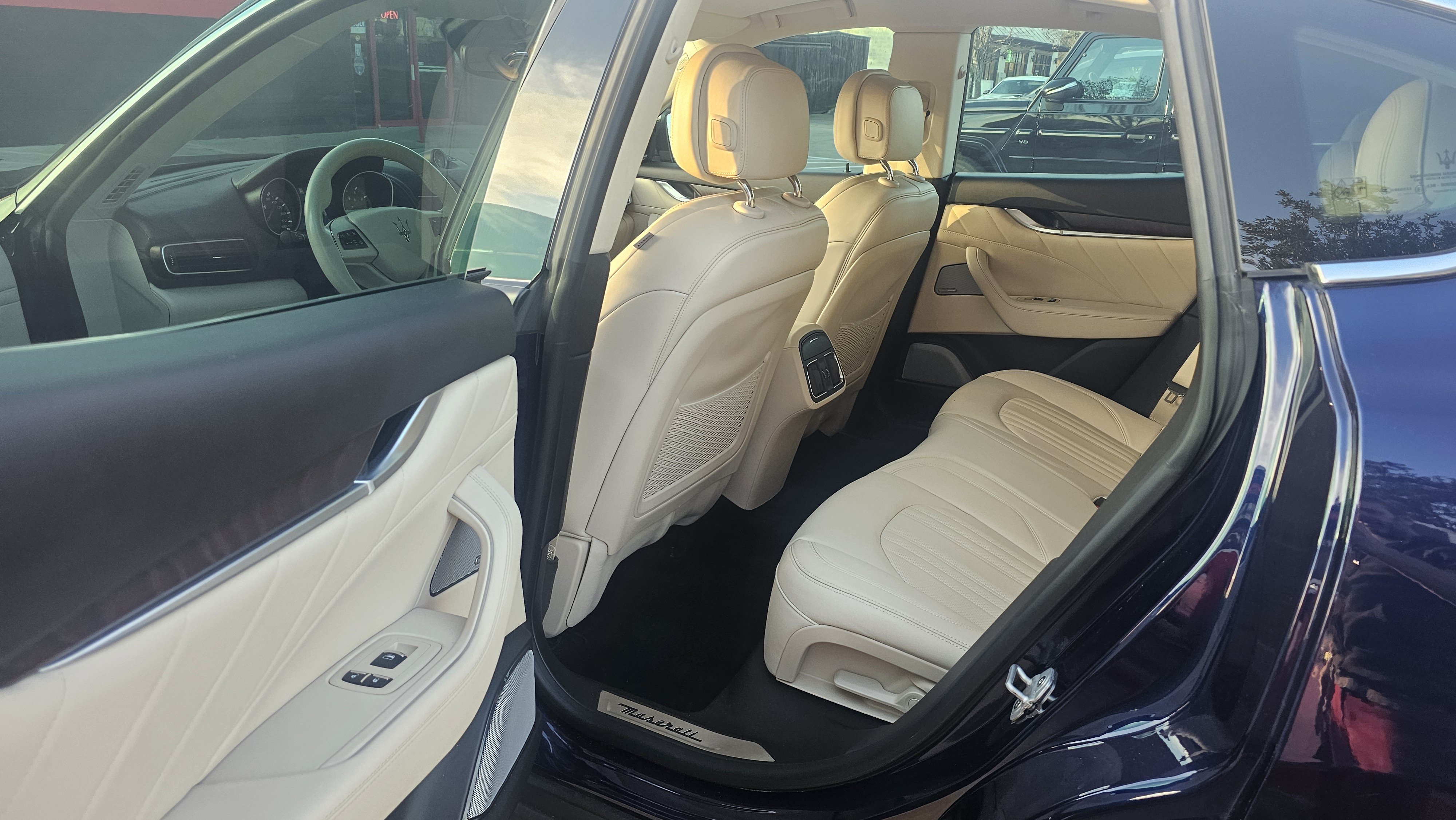 Used 2019 Maserati Levante GranLusso AWD/4WD image 26