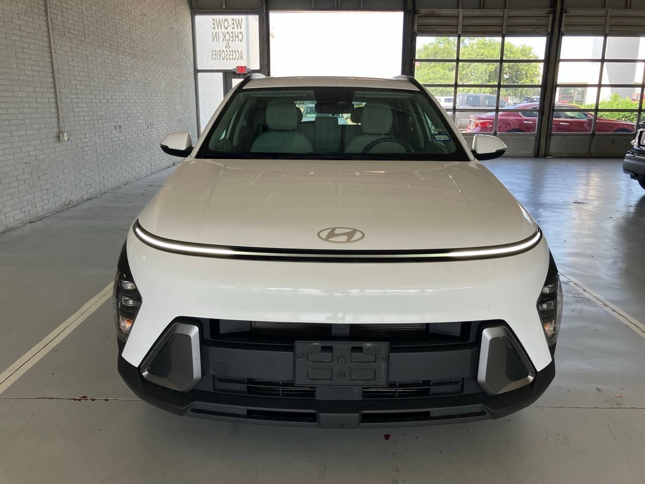 Used 2025 Hyundai Kona SEL FWD image 2