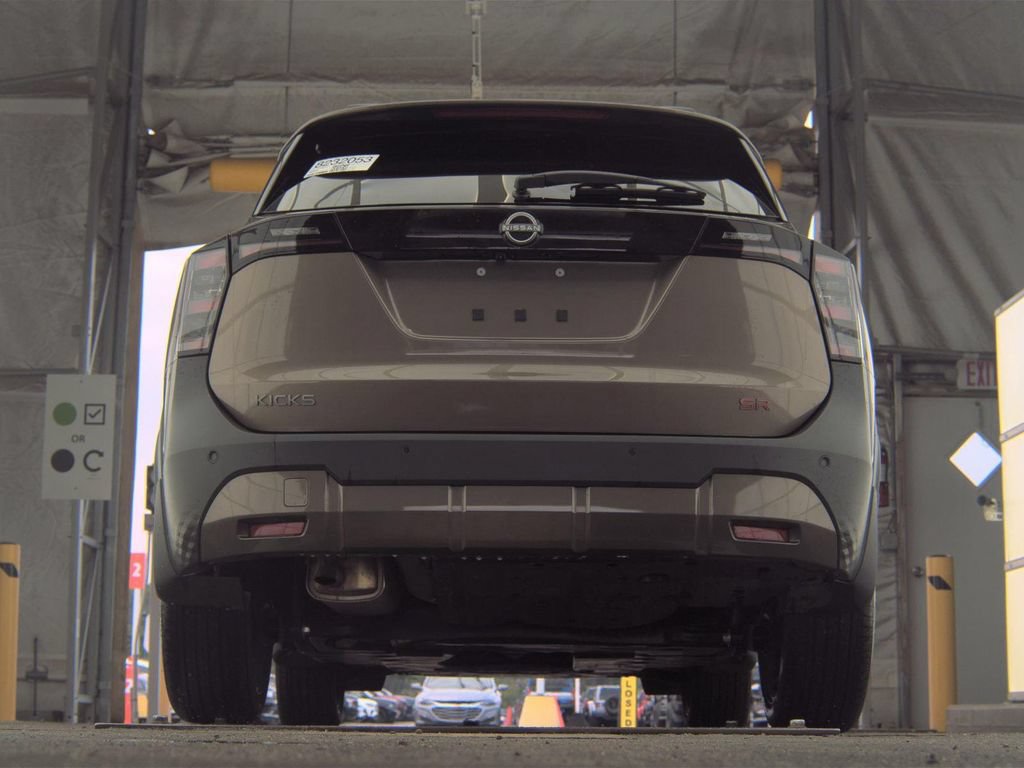 Used 2026 Nissan Kicks SR FWD image 3