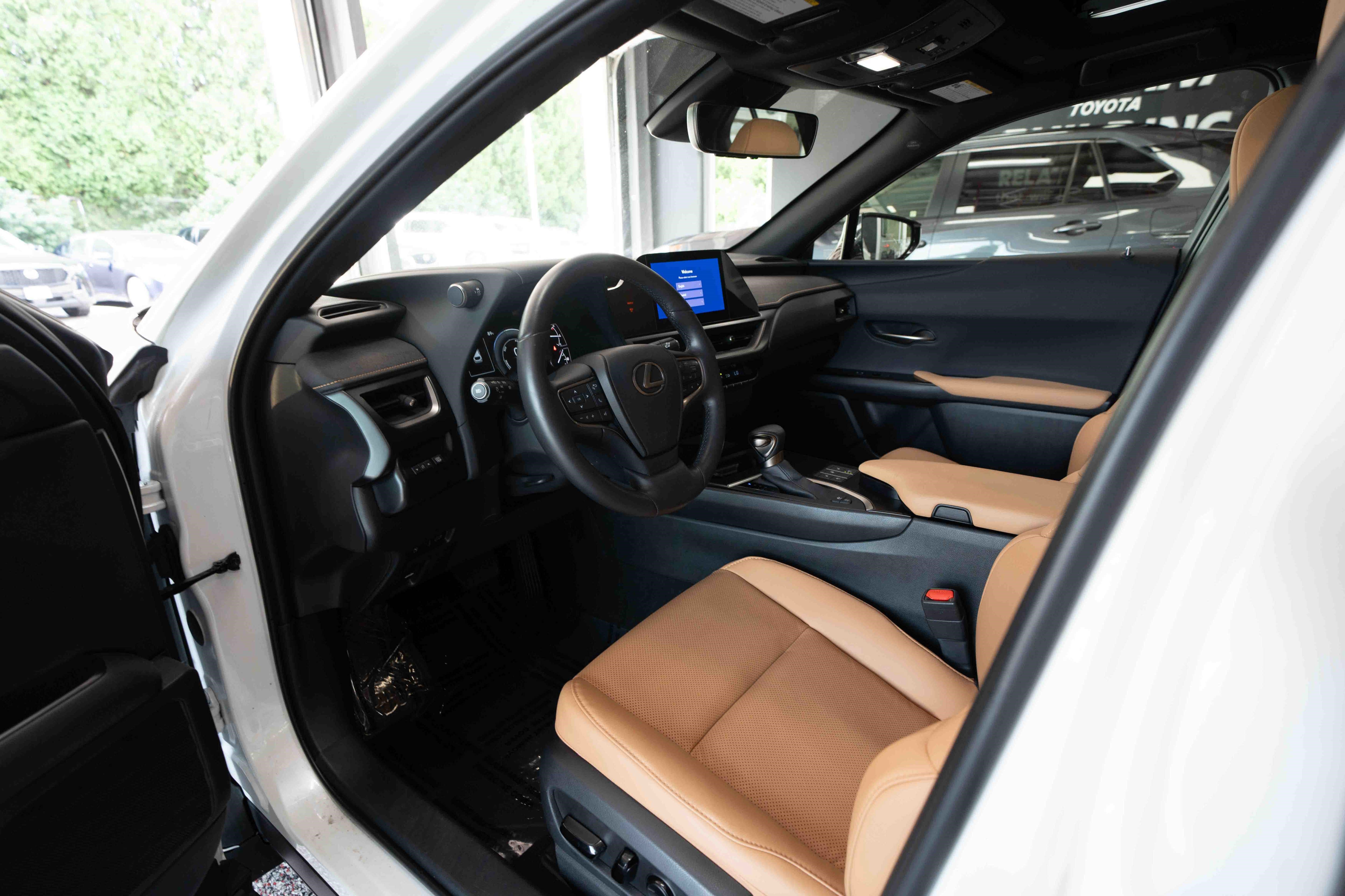 Used 2024 Lexus UX 250h AWD w/ Premium Package image 8