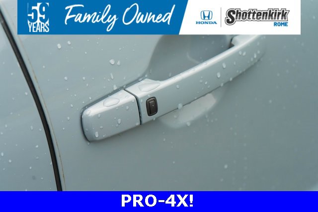 Used 2023 Nissan Frontier PRO-4X w/ Technology Package image 16