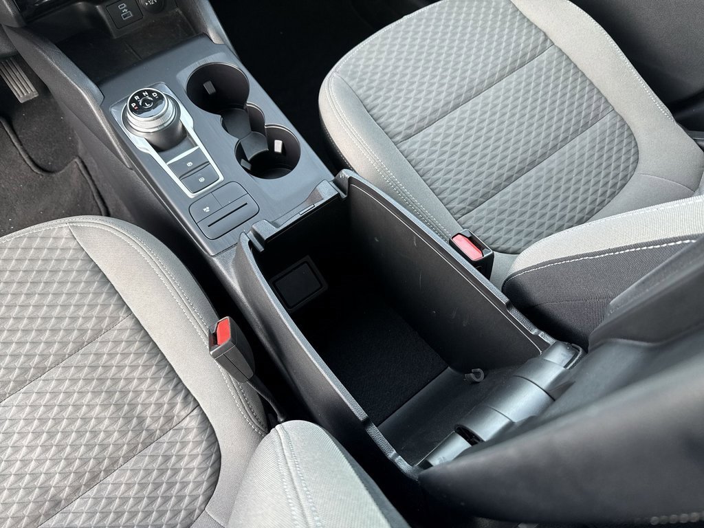 Used 2022 Ford Escape SE w/ SE Sport Appearance Package image 19