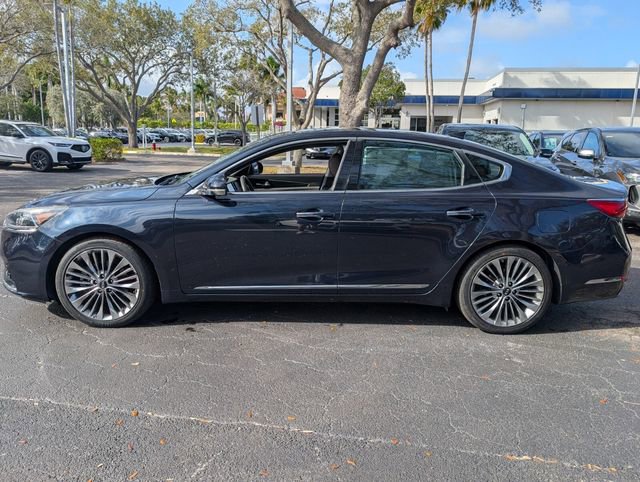 Used 2017 Kia Cadenza Limited w/ Paint Protection Package image 10