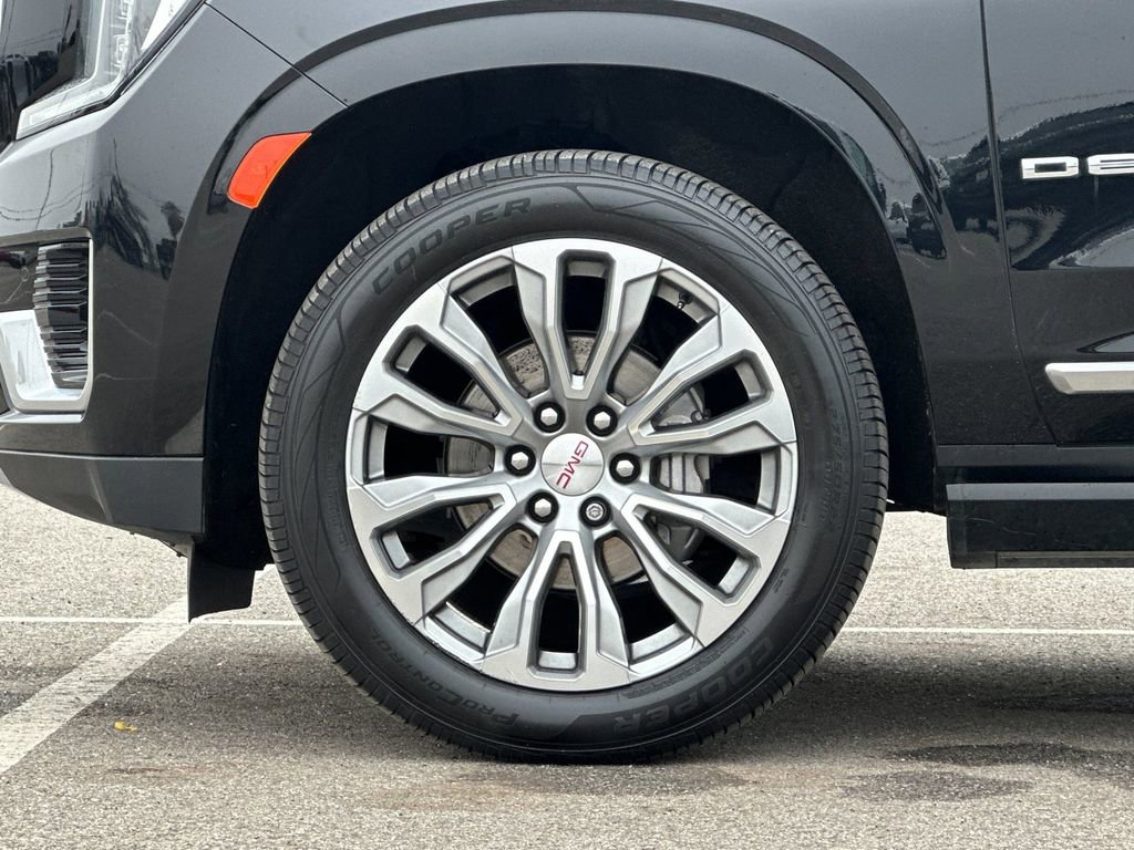 Used 2021 GMC Yukon Denali w/ Denali Premium Package image 25