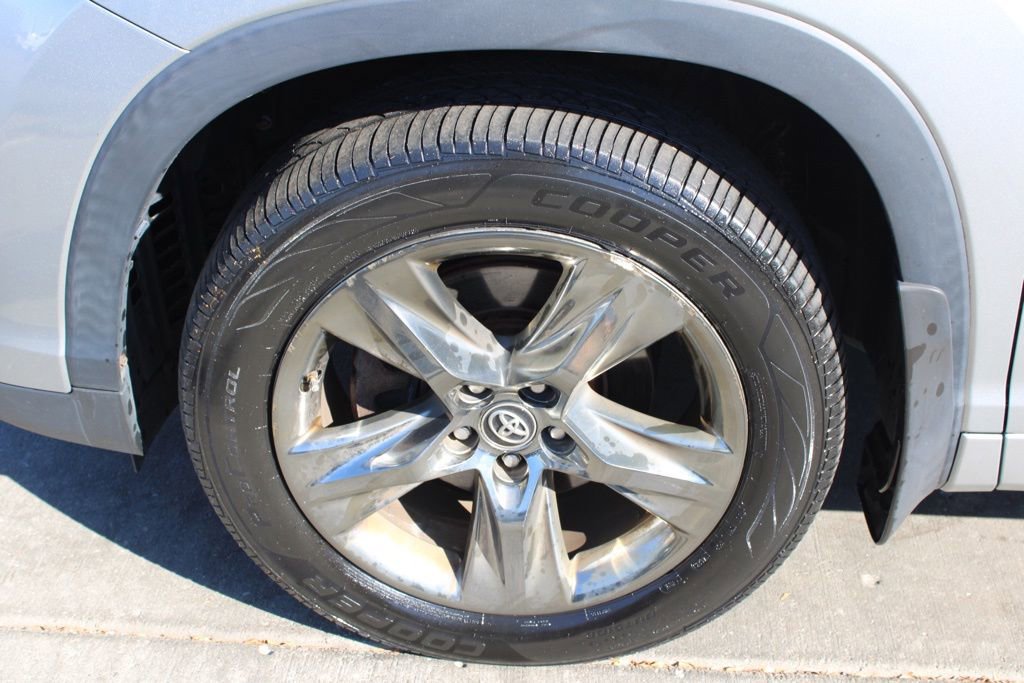 Used 2017 Toyota Highlander Limited Platinum image 12