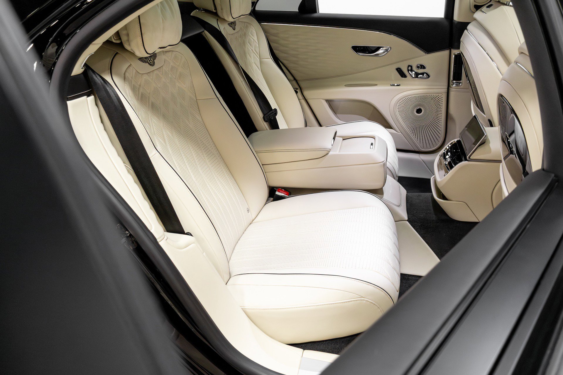 Used 2021 Bentley Flying Spur W12 image 25