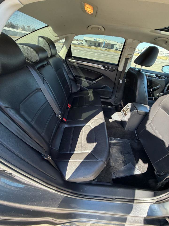 Used 2017 Volkswagen Passat 1.8T SE FWD image 40