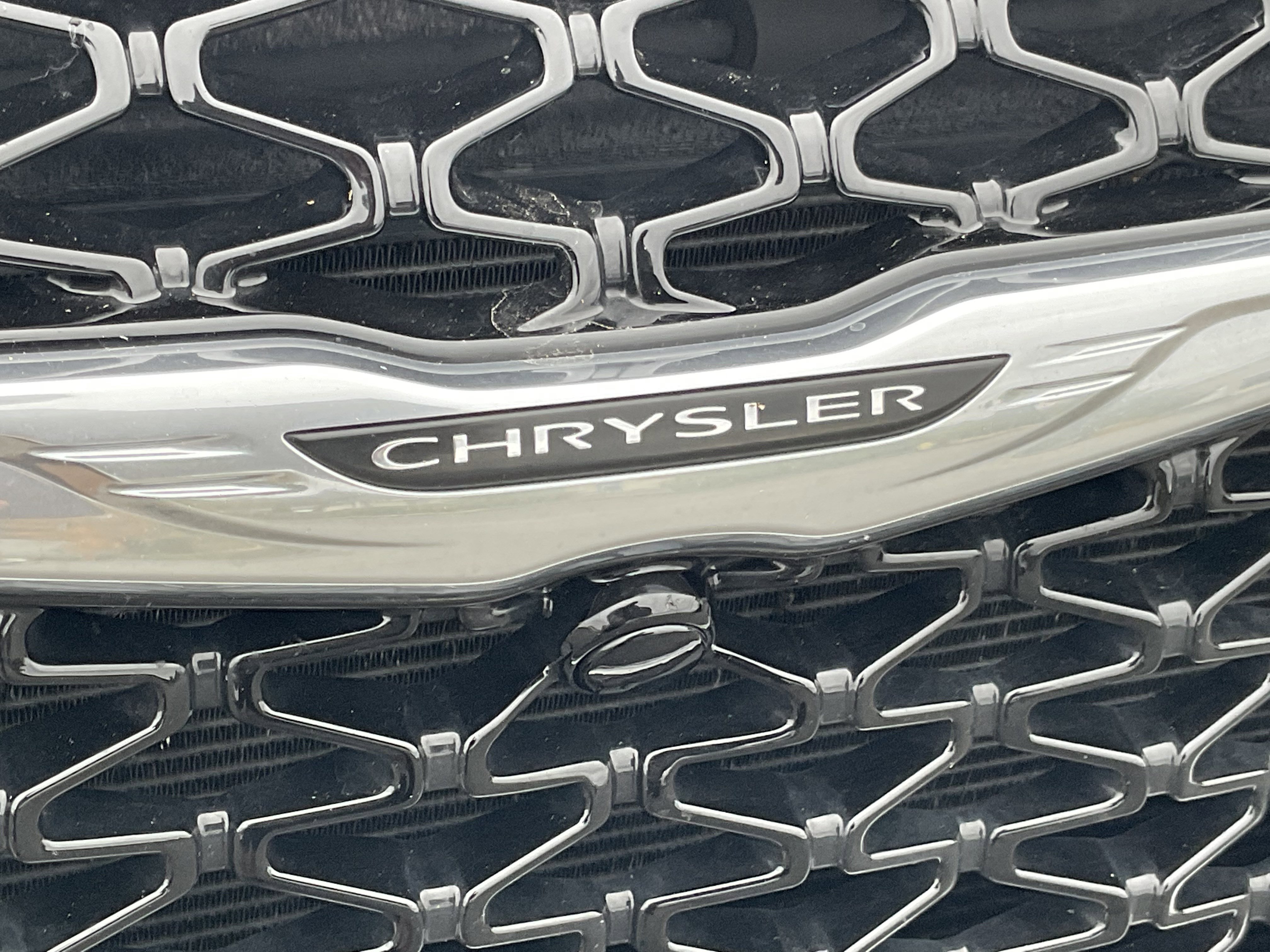 Used 2024 Chrysler Pacifica Select FWD image 9