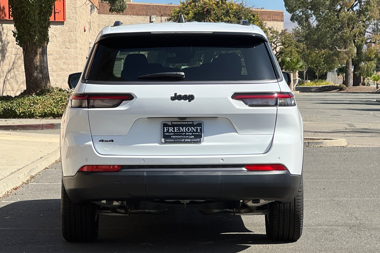 New 2026 Jeep Grand Cherokee L Limited w/ Limited Altitude Package AWD/4WD image 4