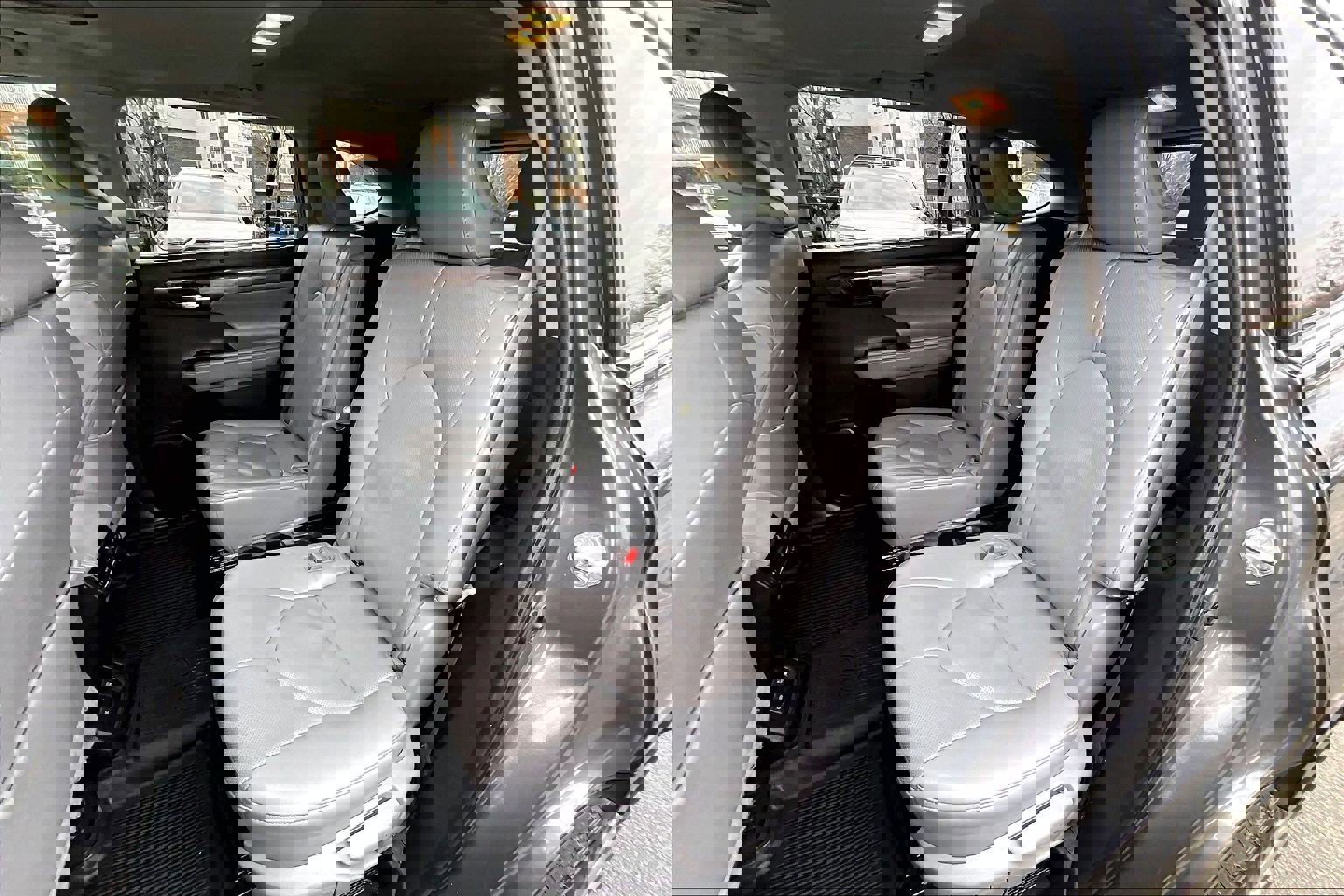 Used 2023 Toyota Highlander Limited image 25