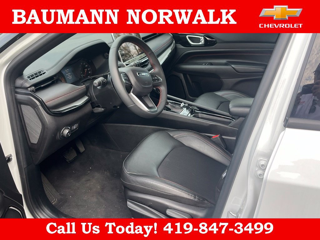 Used 2025 Jeep Compass Trailhawk AWD/4WD image 15