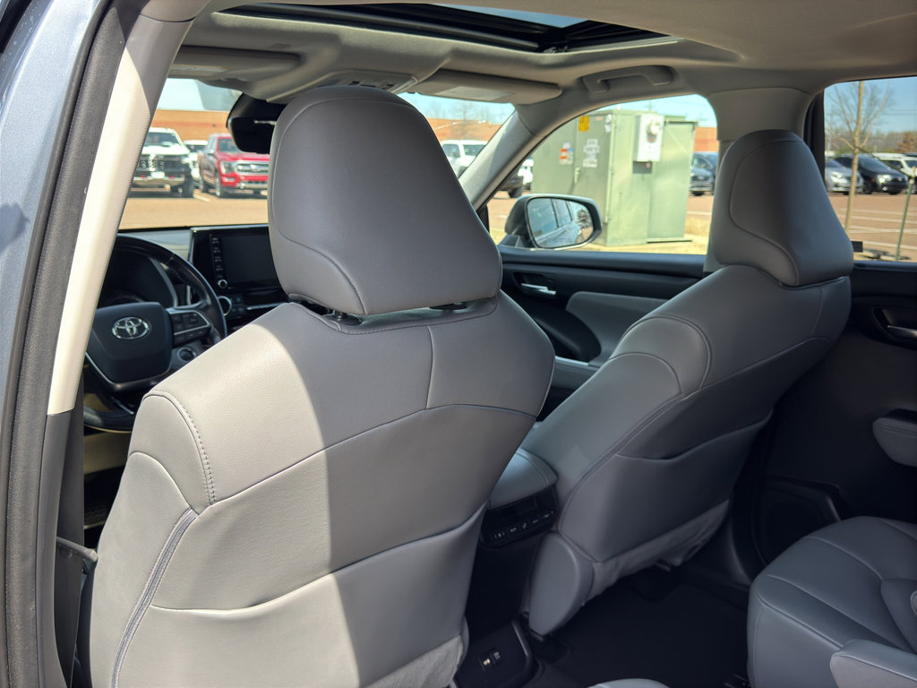 Used 2021 Toyota Highlander XLE image 12