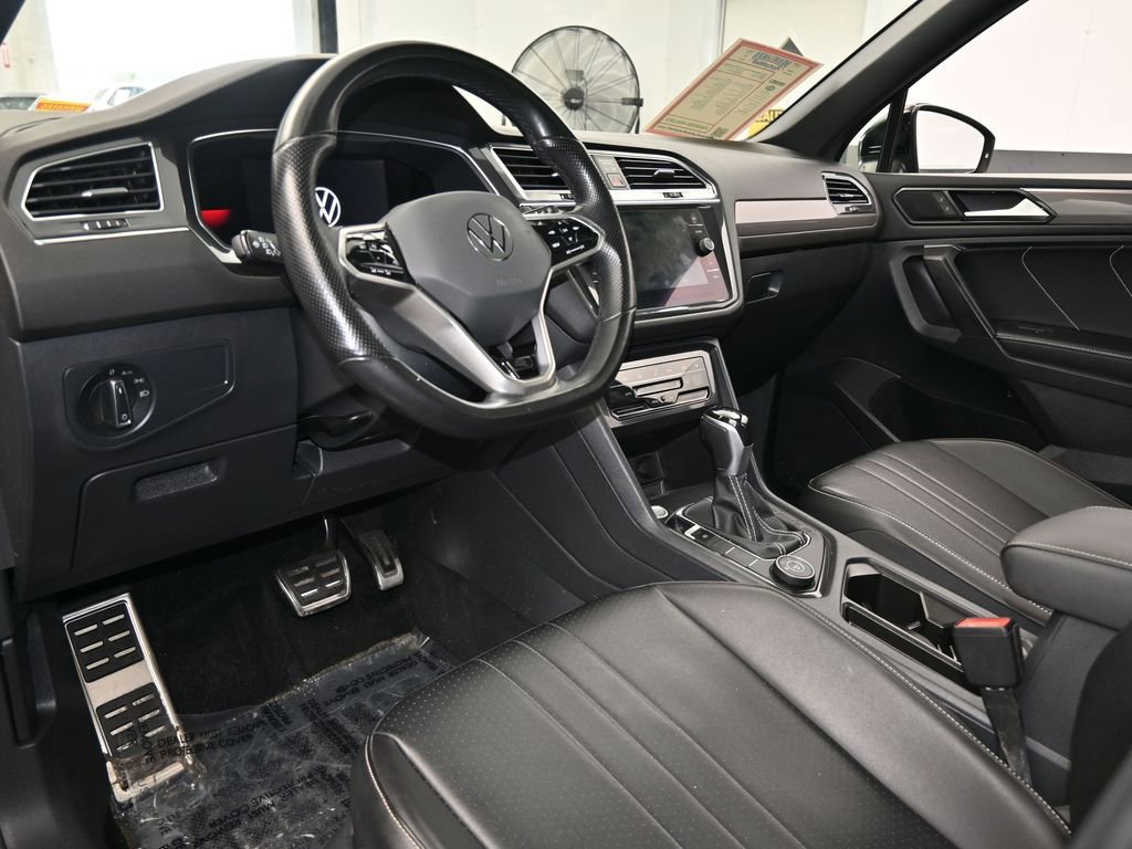 Used 2022 Volkswagen Tiguan SE R-Line image 14