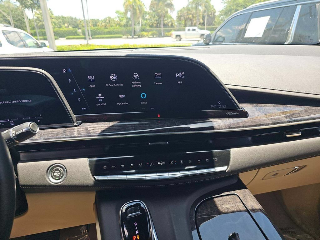 Used 2022 Cadillac Escalade Premium Luxury AWD/4WD image 4