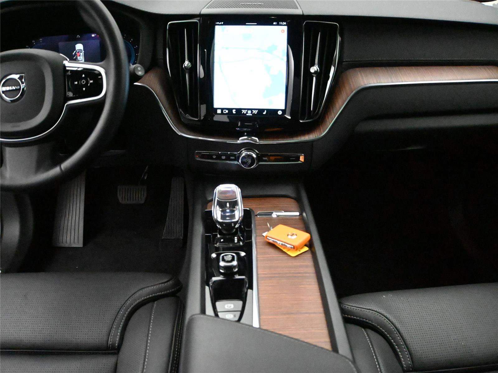 Used 2023 Volvo XC60 B6 Ultimate w/ Climate Package image 15