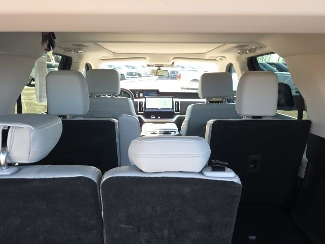 Certified 2025 Ford Expedition Platinum w/ Driver's Package image 11