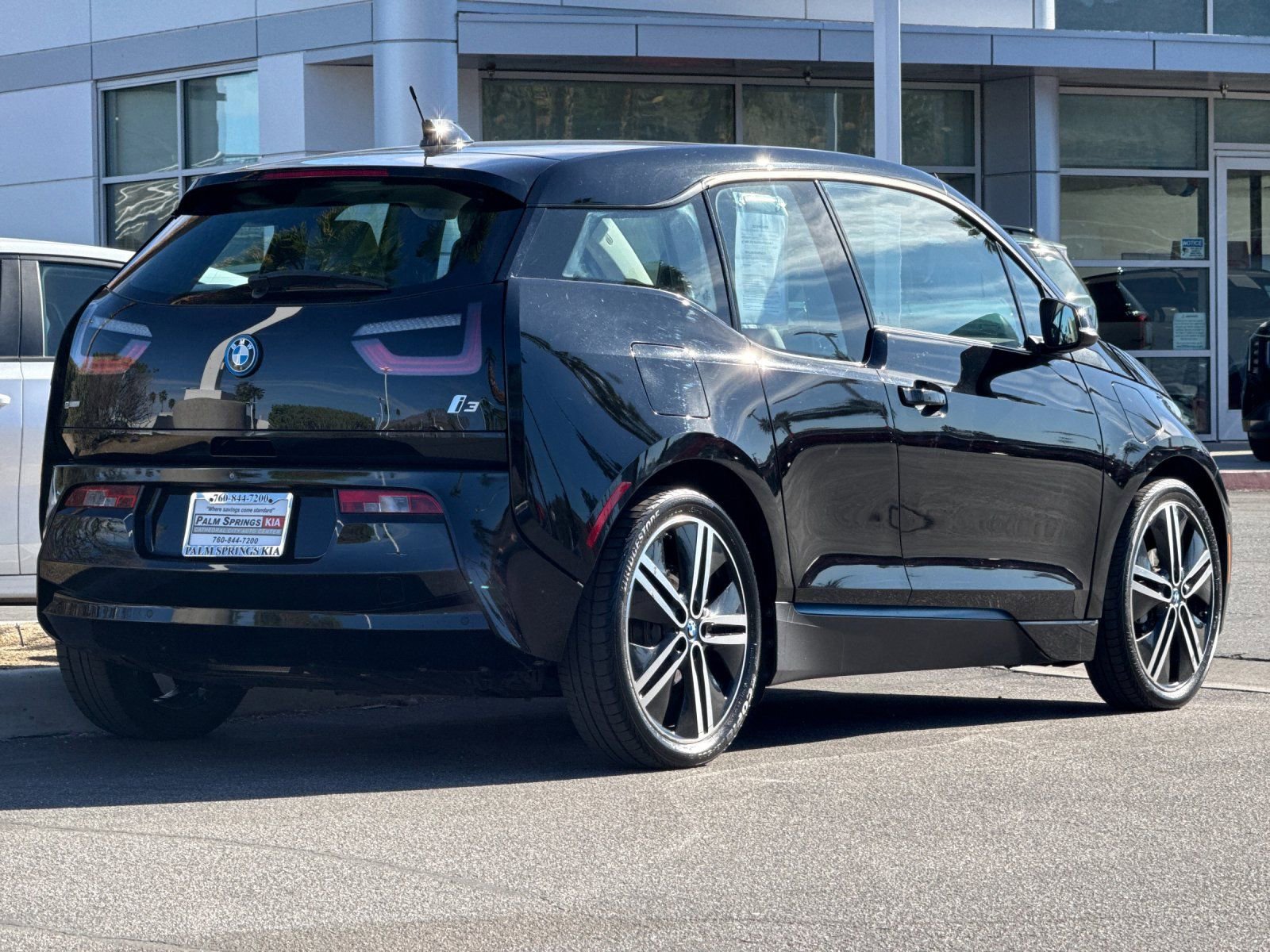 Used 2017 BMW i3 94Ah w/Range Extender image 3