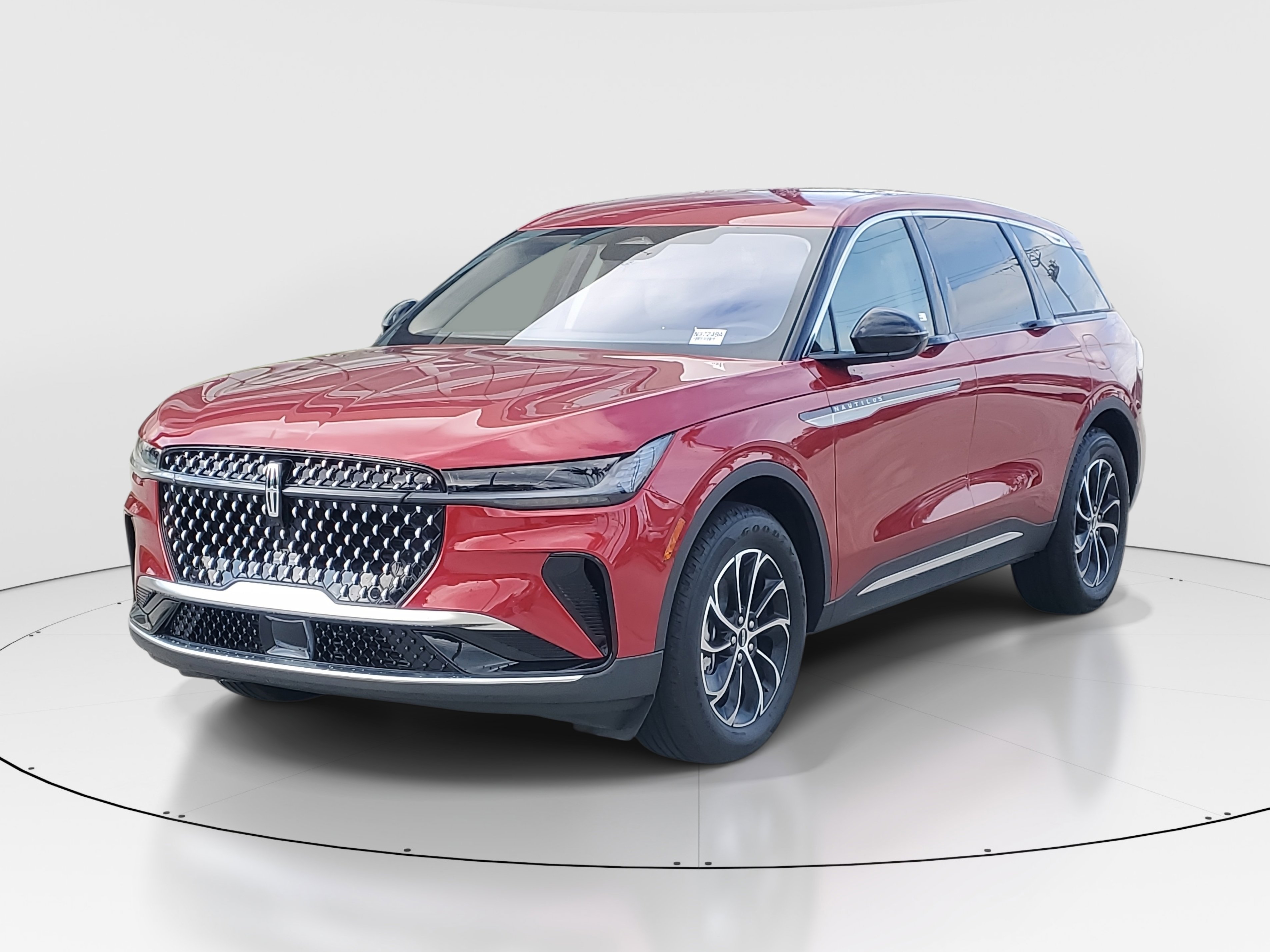Used 2025 Lincoln Nautilus Premier image 5