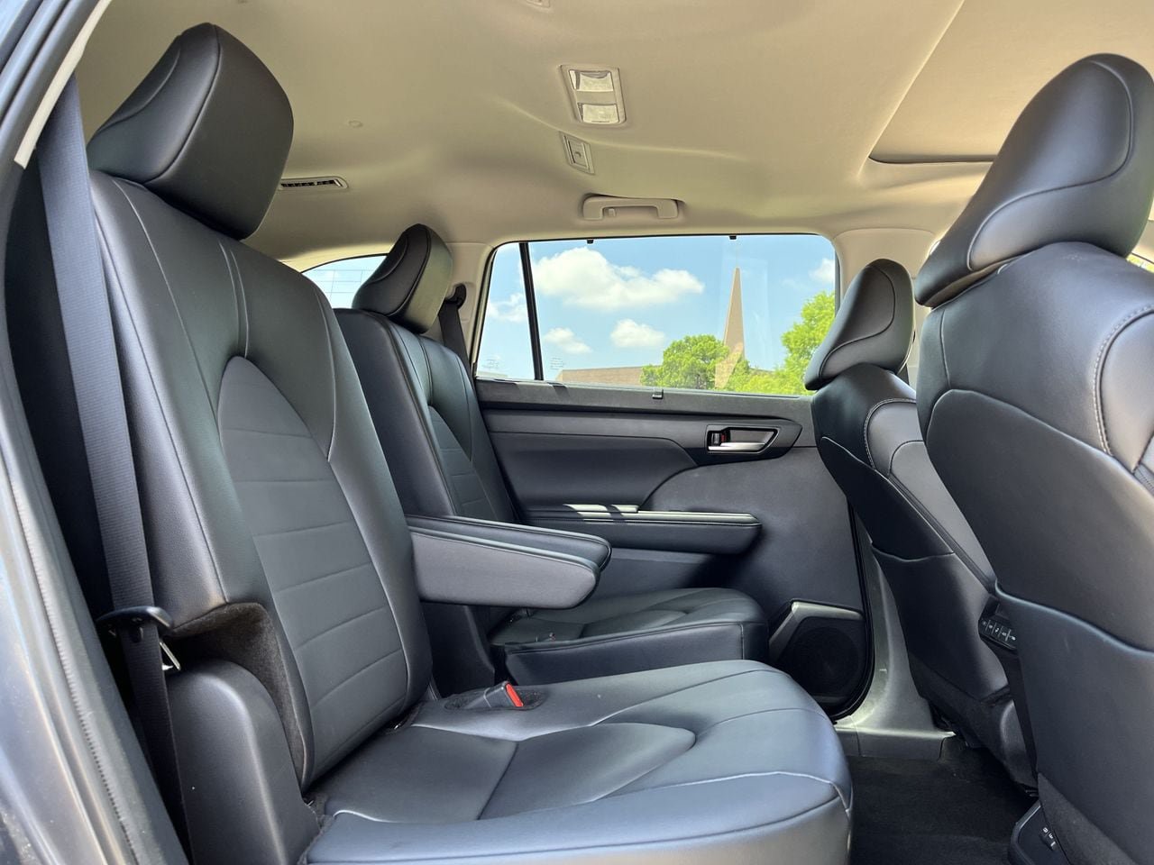 Used 2025 Toyota Highlander XLE AWD/4WD image 27