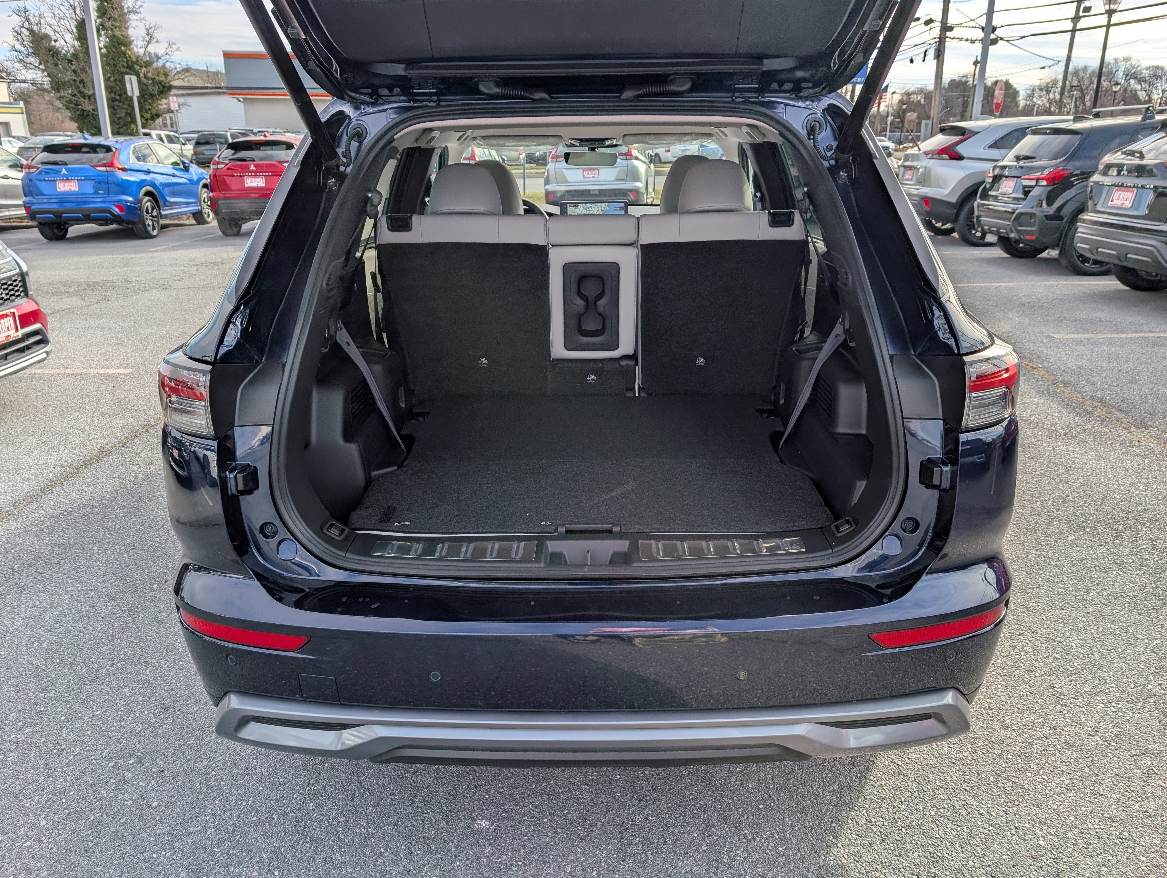 New 2026 Mitsubishi Outlander SEL image 13