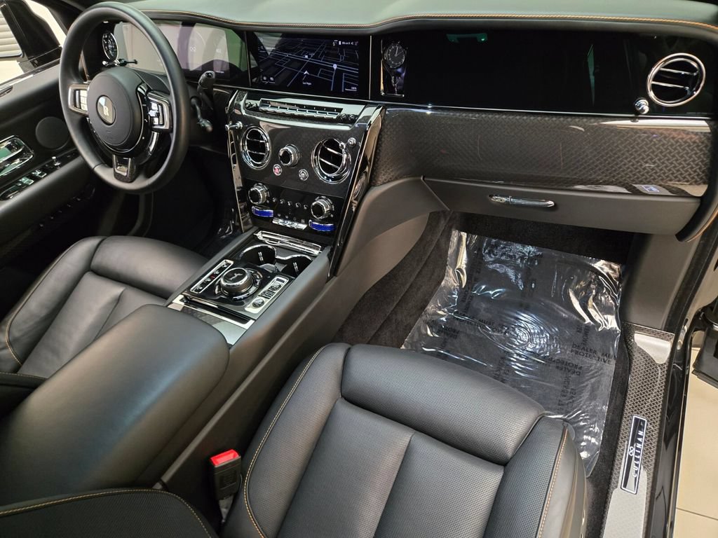 Certified 2025 Rolls-Royce Cullinan Black Badge AWD/4WD image 25