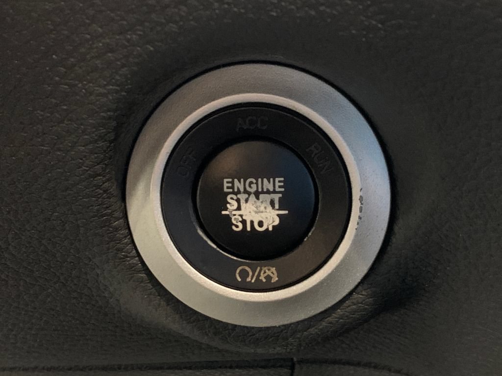 Used 2017 Chrysler Pacifica Limited FWD image 30