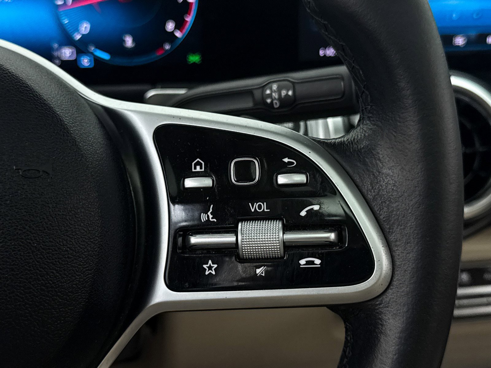 Used 2021 Mercedes-Benz GLB 250 4MATIC image 32