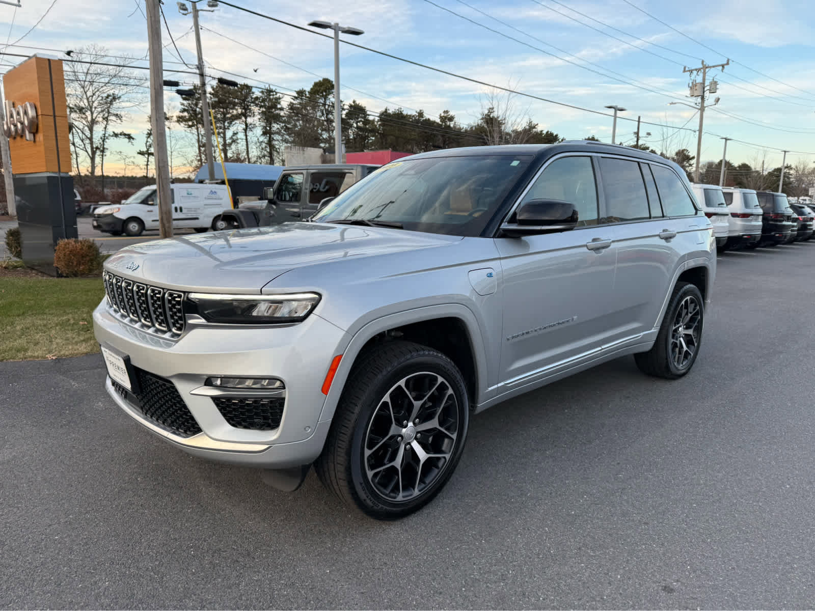 Used 2023 Jeep Grand Cherokee Summit image 4