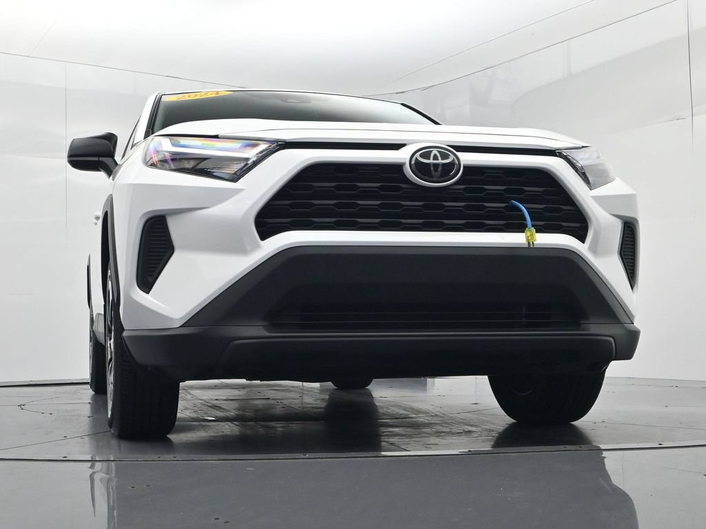 Used 2024 Toyota RAV4 LE AWD/4WD image 38