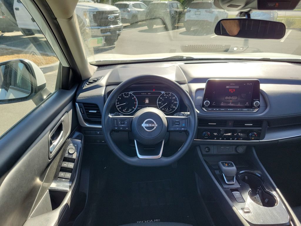 Used 2024 Nissan Rogue SV image 29