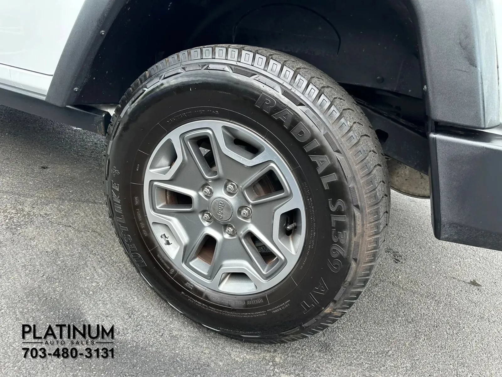 Used 2017 Jeep Wrangler Unlimited Rubicon w/ Connectivity Group AWD/4WD image 18