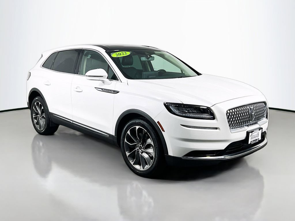 Used 2022 Lincoln Nautilus Reserve w/ Luxury Package AWD/4WD image 3