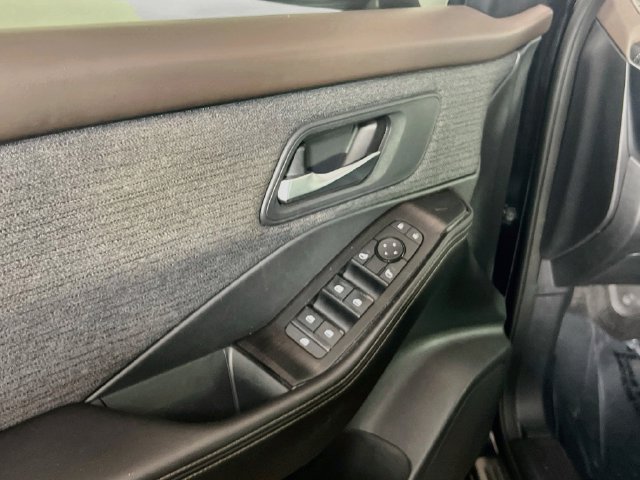 Used 2021 Nissan Rogue SV FWD image 13